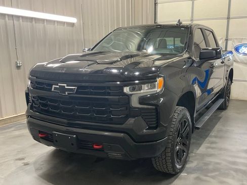 Used 2025 Chevrolet Silverado 1500 LT Trail Boss w/ Convenience Package II AWD/4WD image 3