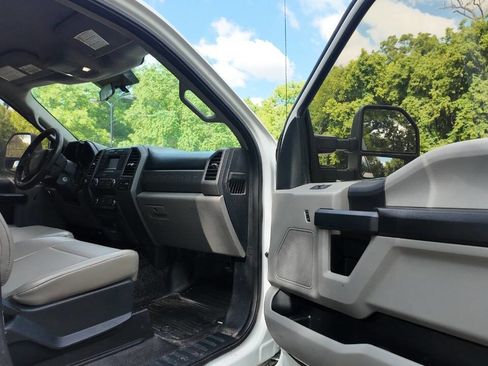 Used 2017 Ford F250 XL w/ STX Appearance Package AWD/4WD image 31