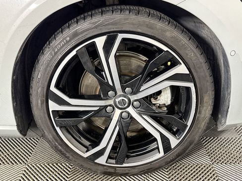 Used 2024 Volvo S60 B5 Plus image 31