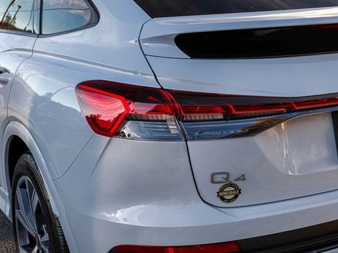 Used 2025 Audi Q4 e-tron Premium image 35