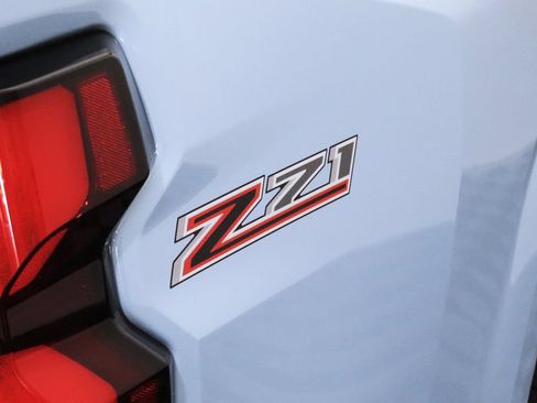Used 2025 Chevrolet Colorado Z71 w/ Technology Package AWD/4WD image 10
