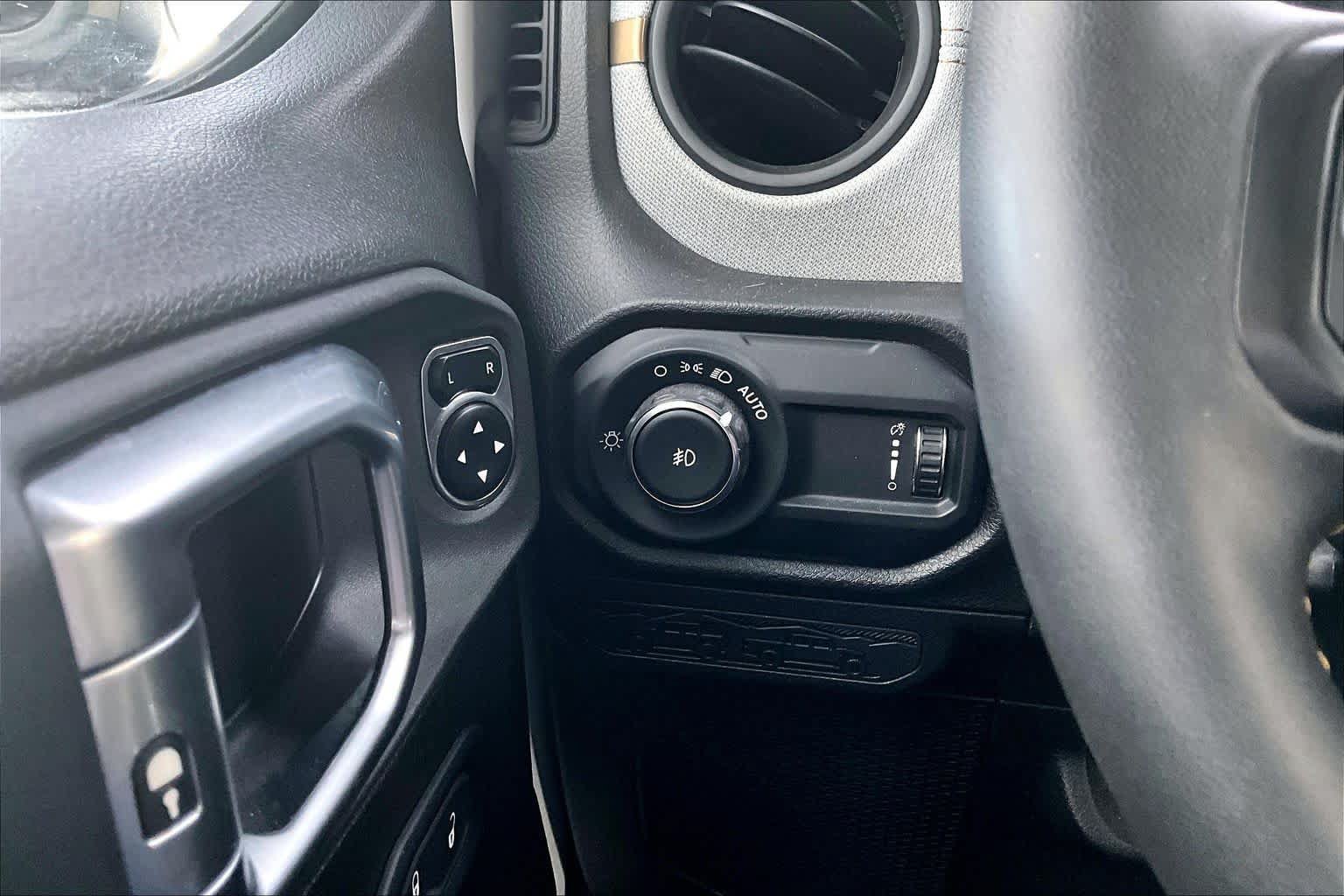 Used 2024 Jeep Wrangler Sport AWD/4WD image 33