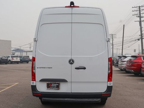 Used 2024 Mercedes-Benz eSprinter 170 Cargo image 9