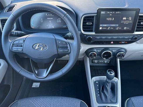 Used 2026 Hyundai Venue SEL FWD image 17