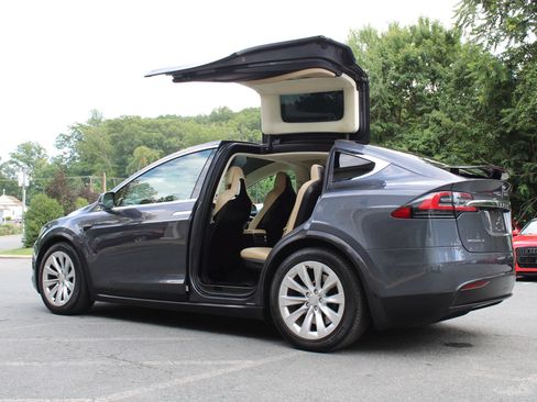 Used 2017 Tesla Model X 75D AWD/4WD image 9