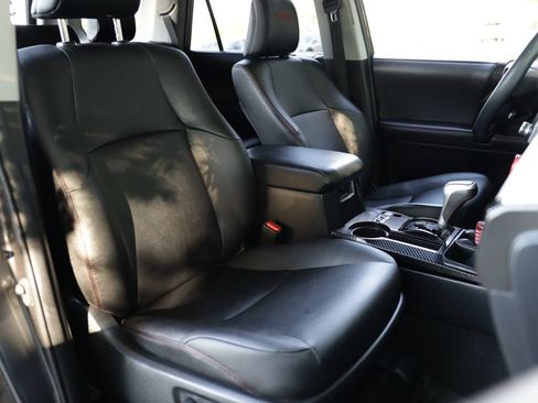 Used 2022 Toyota 4Runner TRD Off-Road Premium w/ TRD Black Wheel Package (TMS) AWD/4WD image 31
