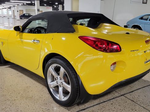 Used 2007 Pontiac Solstice Convertible w/ Premium Package RWD image 30