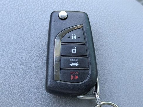 Used 2021 Toyota Camry SE image 24