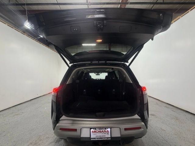 Used 2025 Nissan Pathfinder SL w/ SL Premium Package AWD/4WD image 9