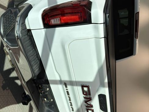 Used 2021 GMC Sierra 1500 SLT image 3