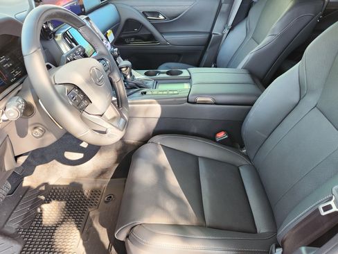 New 2025 Lexus LX 600 4WD w/ Luxury Package image 8