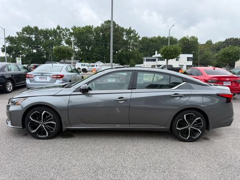 Used 2023 Nissan Altima 2.5 SR w/ SR Premium Package FWD image 4