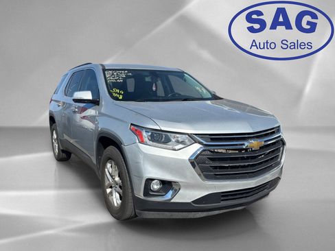 Used 2020 Chevrolet Traverse LT FWD image 2