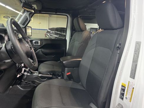 Used 2022 Jeep Gladiator Sport AWD/4WD image 15