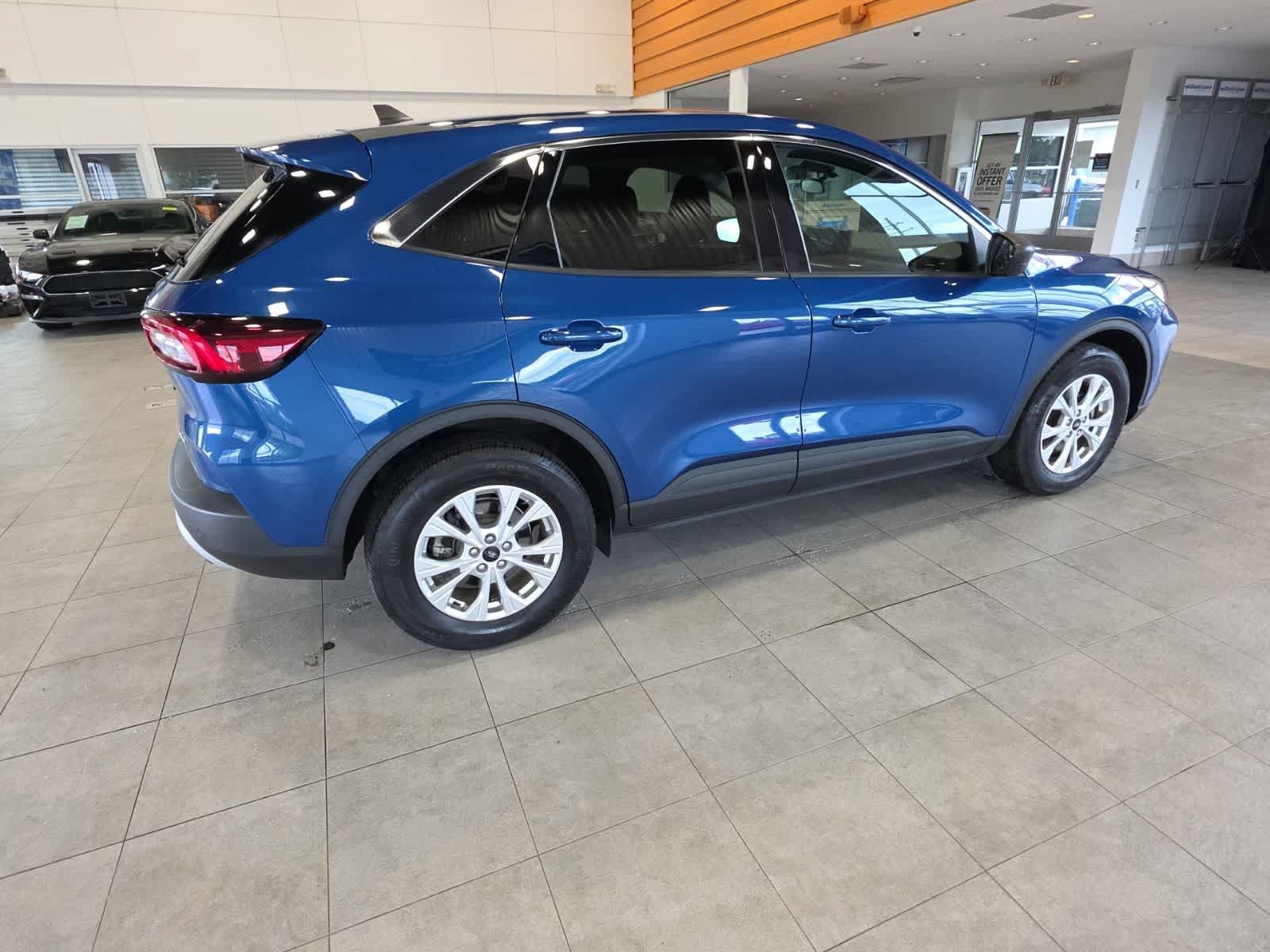 Used 2023 Ford Escape Active w/ Tech Pack #1 AWD/4WD image 6