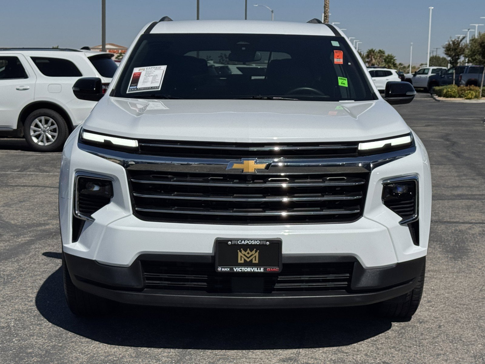 Used 2025 Chevrolet Traverse LT FWD image 2