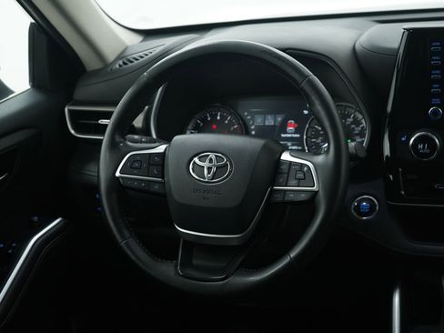 Used 2022 Toyota Highlander XLE image 16