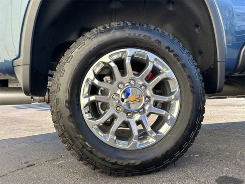 Used 2025 Chevrolet Silverado 2500 LTZ w/ LTZ Premium Package image 18