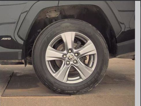 Used 2022 Toyota RAV4 LE image 13