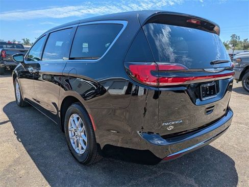 New 2026 Chrysler Pacifica Select image 6
