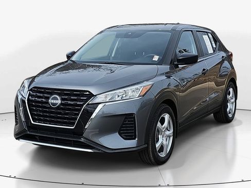 Used 2025 Nissan Kicks Play S image 3