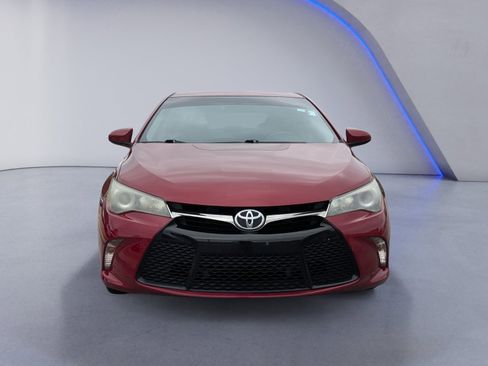 Used 2016 Toyota Camry SE w/ Moonroof Package image 9