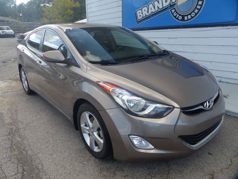 Used 2013 Hyundai Elantra GLS w/ Preferred Pkg FWD image 31