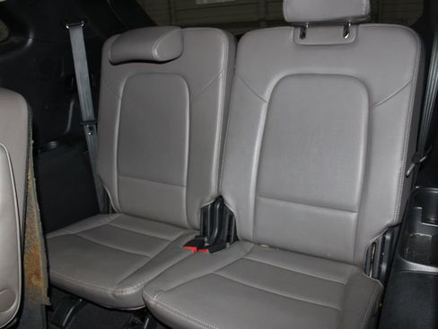 Used 2017 Hyundai Santa Fe Limited image 34