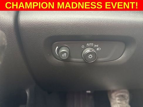 Used 2022 Chevrolet Traverse LT image 12