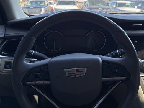 Used 2022 Cadillac XT6 Premium Luxury image 17