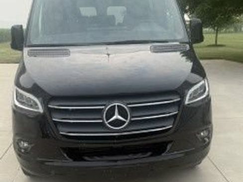 Used 2019 Mercedes-Benz Sprinter 2500 image 4