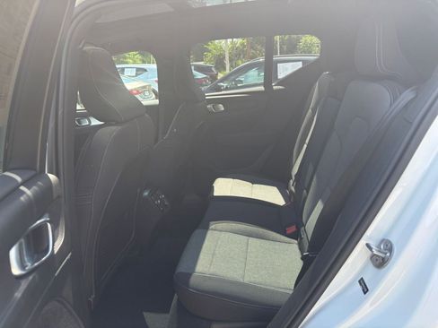 Used 2024 Volvo XC40 B5 Core image 39