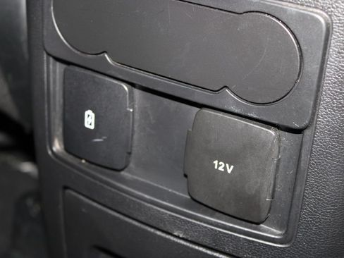 Used 2023 Ford Explorer XLT AWD/4WD image 33