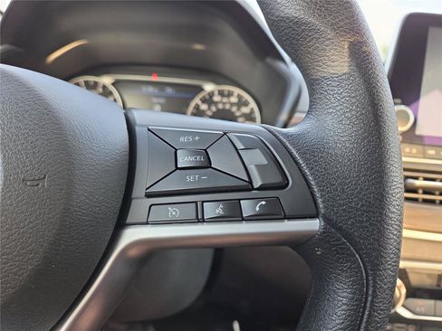 Used 2024 Nissan Altima 2.5 SV FWD image 13