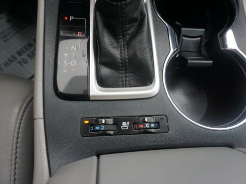 Used 2017 Toyota Highlander Limited AWD/4WD image 10