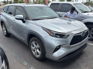 Used 2023 Toyota Highlander LE video 1
