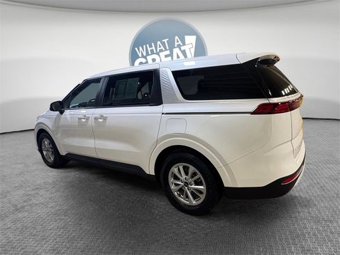 Used 2023 Kia Carnival LX image 6