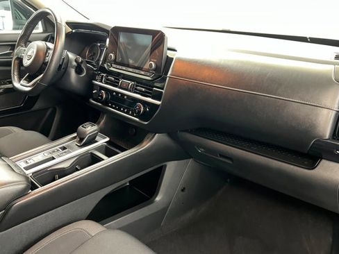 Used 2022 Nissan Pathfinder SV w/ SV Black Package image 25