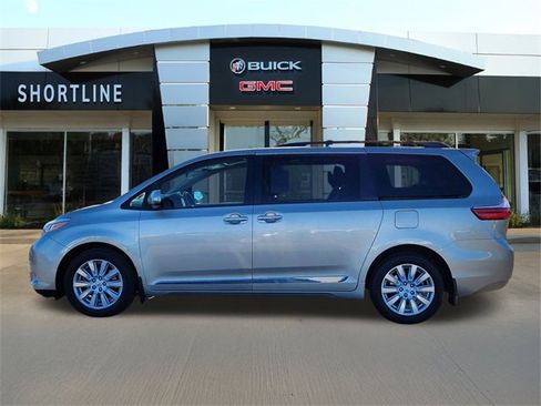 Used 2017 Toyota Sienna Limited Premium w/ Outdoor Package image 6