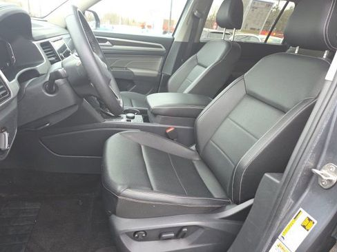 Used 2023 Volkswagen Atlas SE w/ Panoramic Sunroof Package image 9