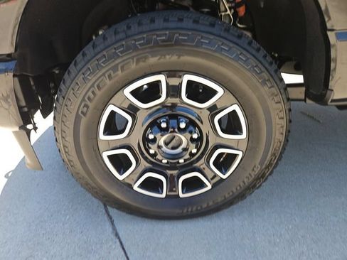 Used 2025 Ford F250 Platinum w/ FX4 Off-Road Package AWD/4WD image 30