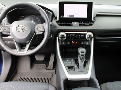 Used 2025 Toyota RAV4 XLE w/ Convenience Package AWD/4WD image 9