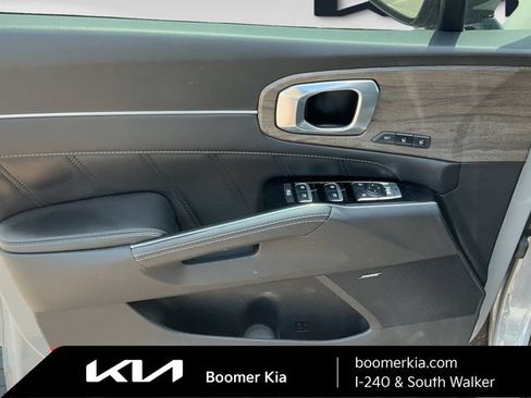 Certified 2023 Kia Sorento SX Prestige AWD/4WD image 16