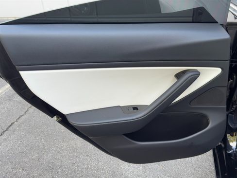 Used 2019 Tesla Model 3 Standard Range Plus image 40