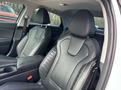 Used 2024 Hyundai Elantra Limited image 11