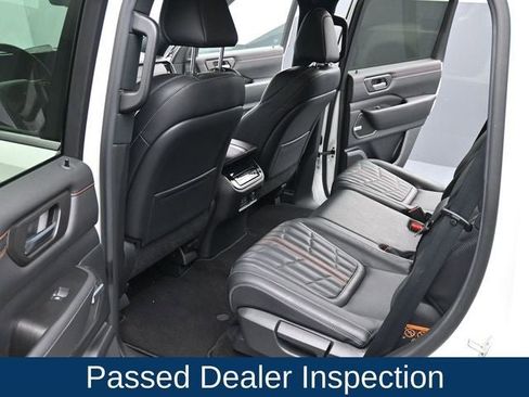 Used 2025 Nissan Armada PRO-4X image 17