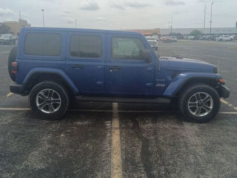Used 2019 Jeep Wrangler Unlimited Sahara w/ Safetytec Group AWD/4WD image 6