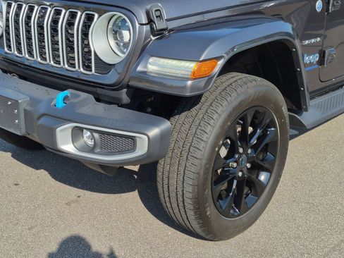 Used 2024 Jeep Wrangler Unlimited Sahara w/ Technology Group AWD/4WD image 9