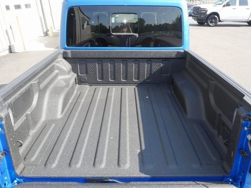 New 2025 Jeep Gladiator Sport image 7