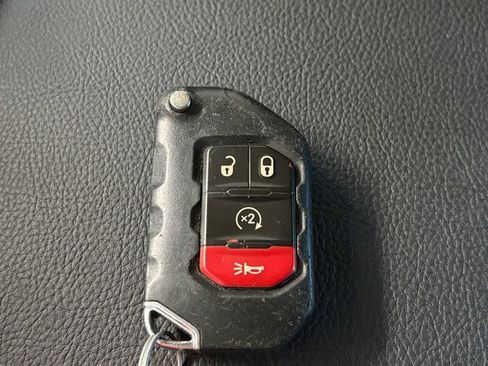 Used 2021 Jeep Gladiator Sport image 25